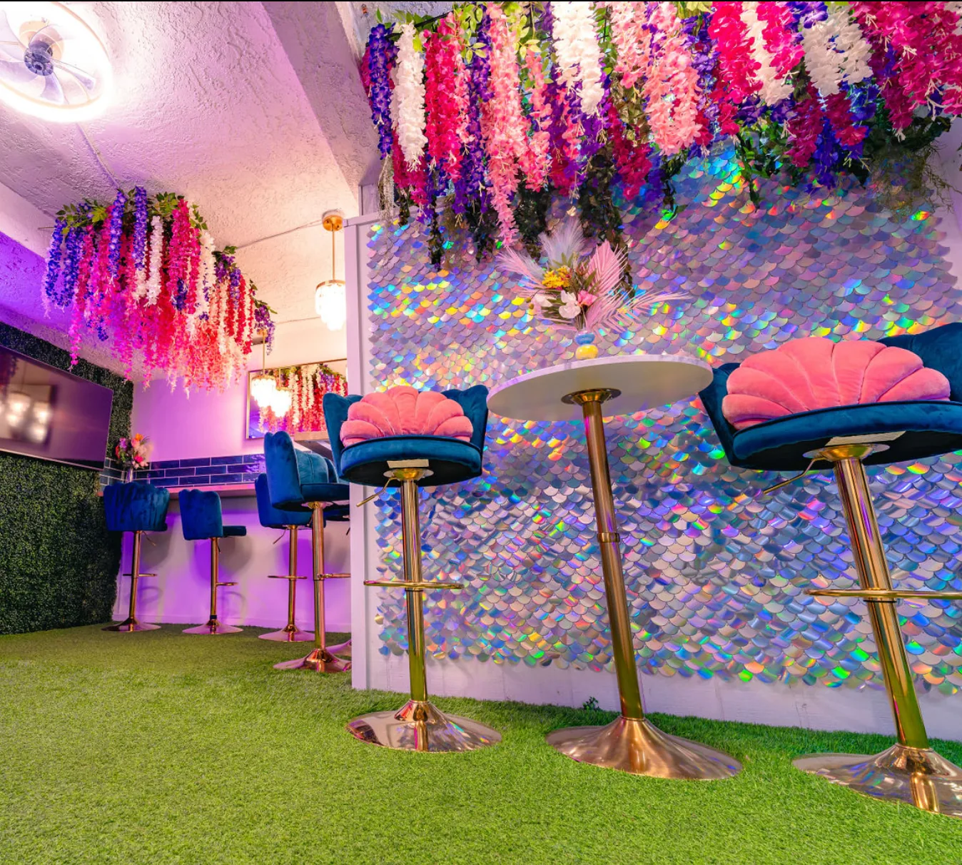 The beautifully designed parents lounge