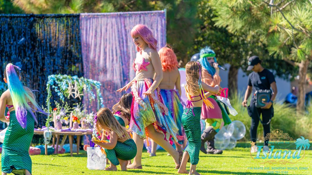 Children setting off on the treasure hunt at a mermaid travel party