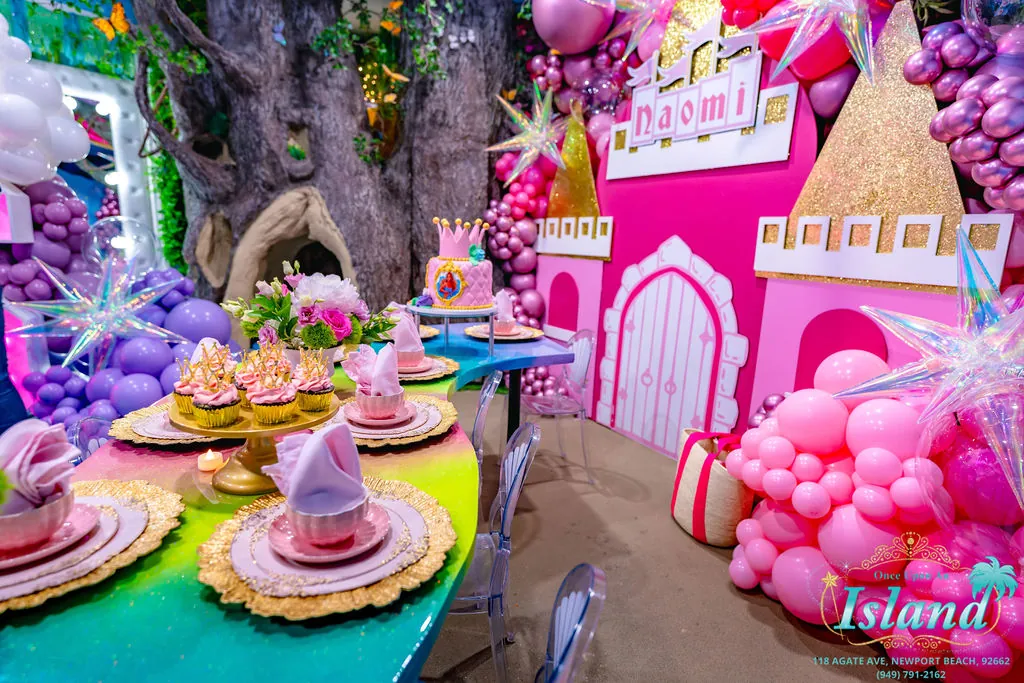 The bespoke tablescape running through the enchanted forest