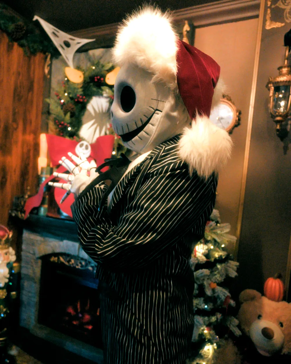 Jack behind the hidden door at Halloween at the North Pole, photo 1